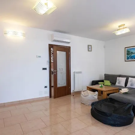 3 Bedroom Cozy In Hr-52215