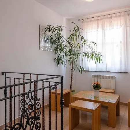3 Bedroom Cozy In Hr-52215 Holiday home