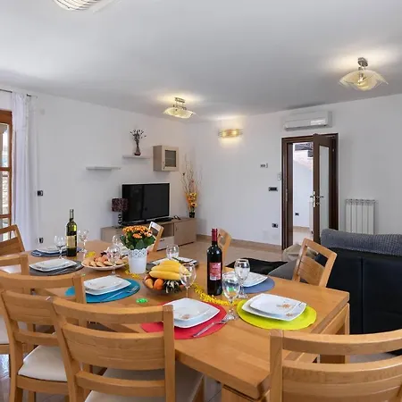 3 Bedroom Cozy In Hr-52215 Vodnjan