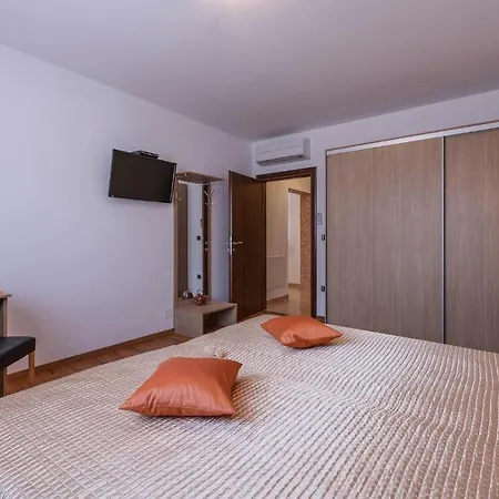 3 Bedroom Cozy In Hr-52215 Vodnjan