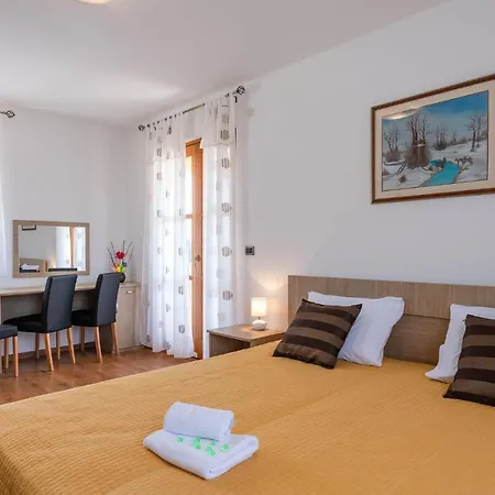 3 Bedroom Cozy In Hr-52215 Vodnjan