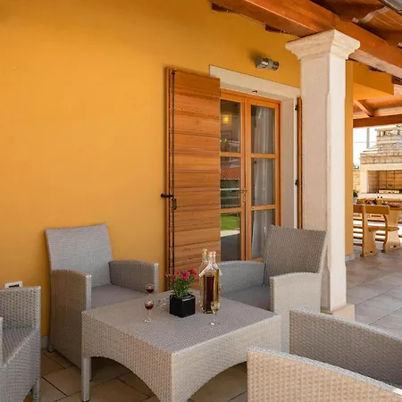 3 Bedroom Cozy In Hr-52215 Vodnjan