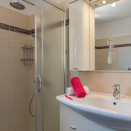 3 Bedroom Cozy In Hr-52215