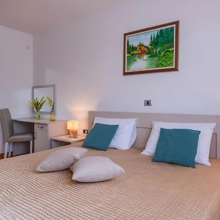 Holiday home 3 Bedroom Cozy In Hr-52215 Vodnjan