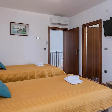 3 Bedroom Cozy In Hr-52215 * Vodnjan