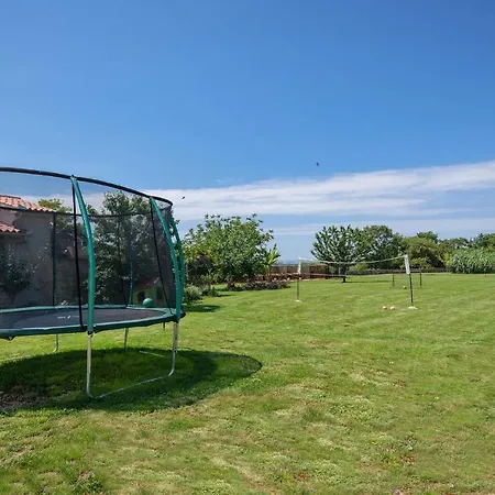 Hébergement de vacances In Hr-52215 *